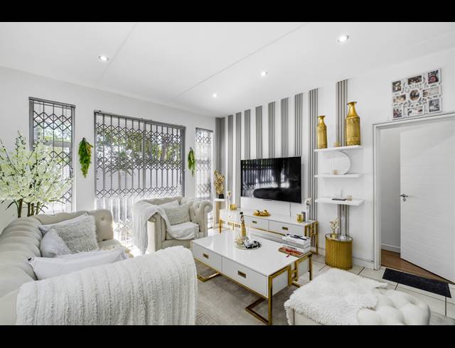 3 BEDROOM TOWNHOUSE FOR SALE IN BRYANSTON